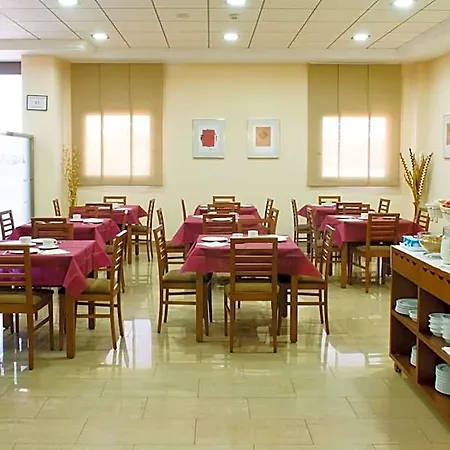 Torrijos Hotel 2*